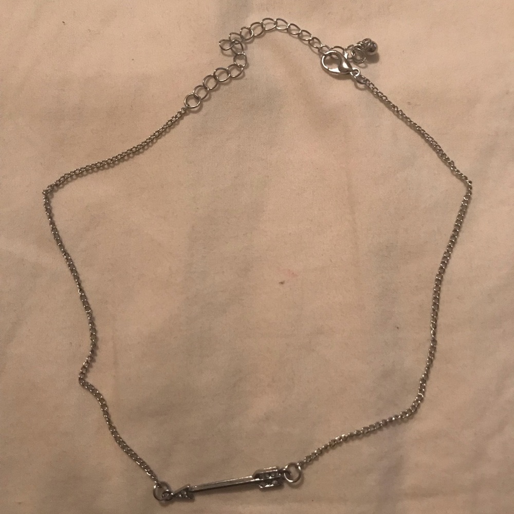 Arrow choker necklace